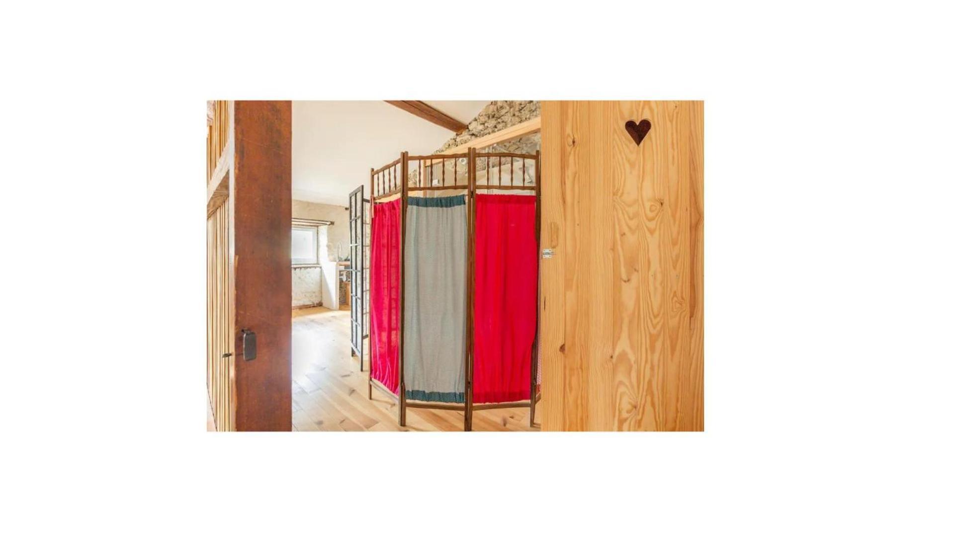 Chambre Triple Deluxe - Gite De La Louve Fougax-et-Barrineuf Eksteriør bilde